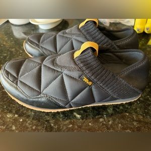 Men’s Teva Slippers- Never worn!